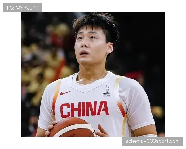赵睿训练时手腕戴金链，教练都忍不住多看两眼了！